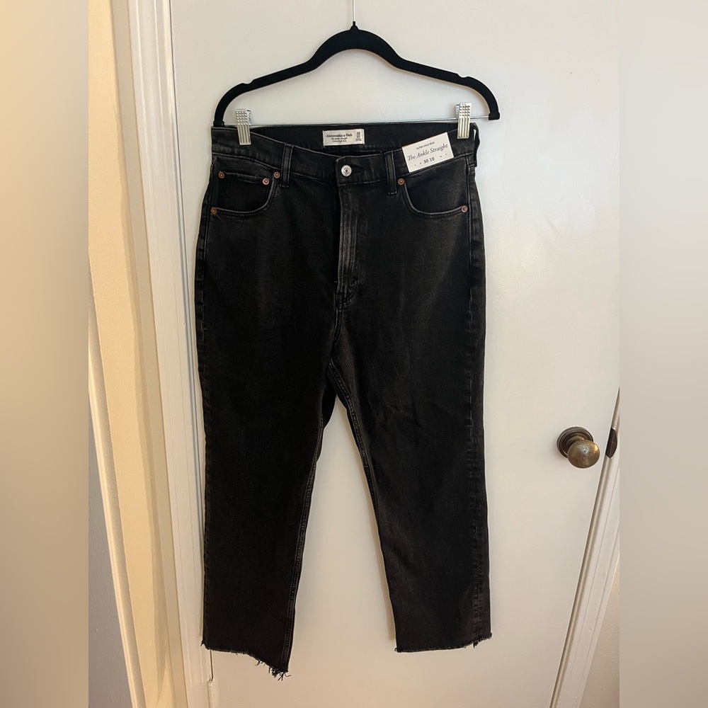 Abercrombie & Fitch Ultra High Rise The Ankle Straight Jean
